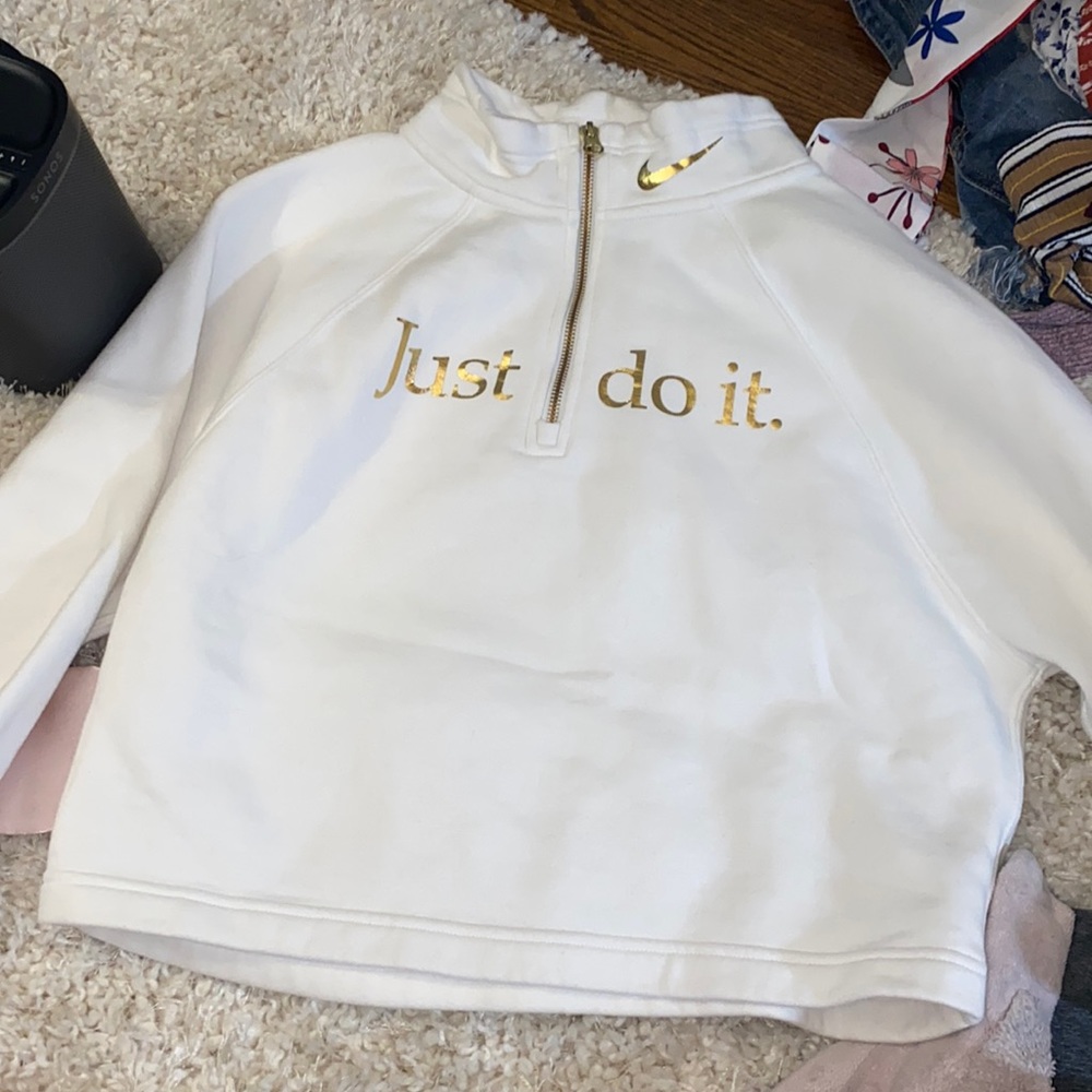 white nike pull up